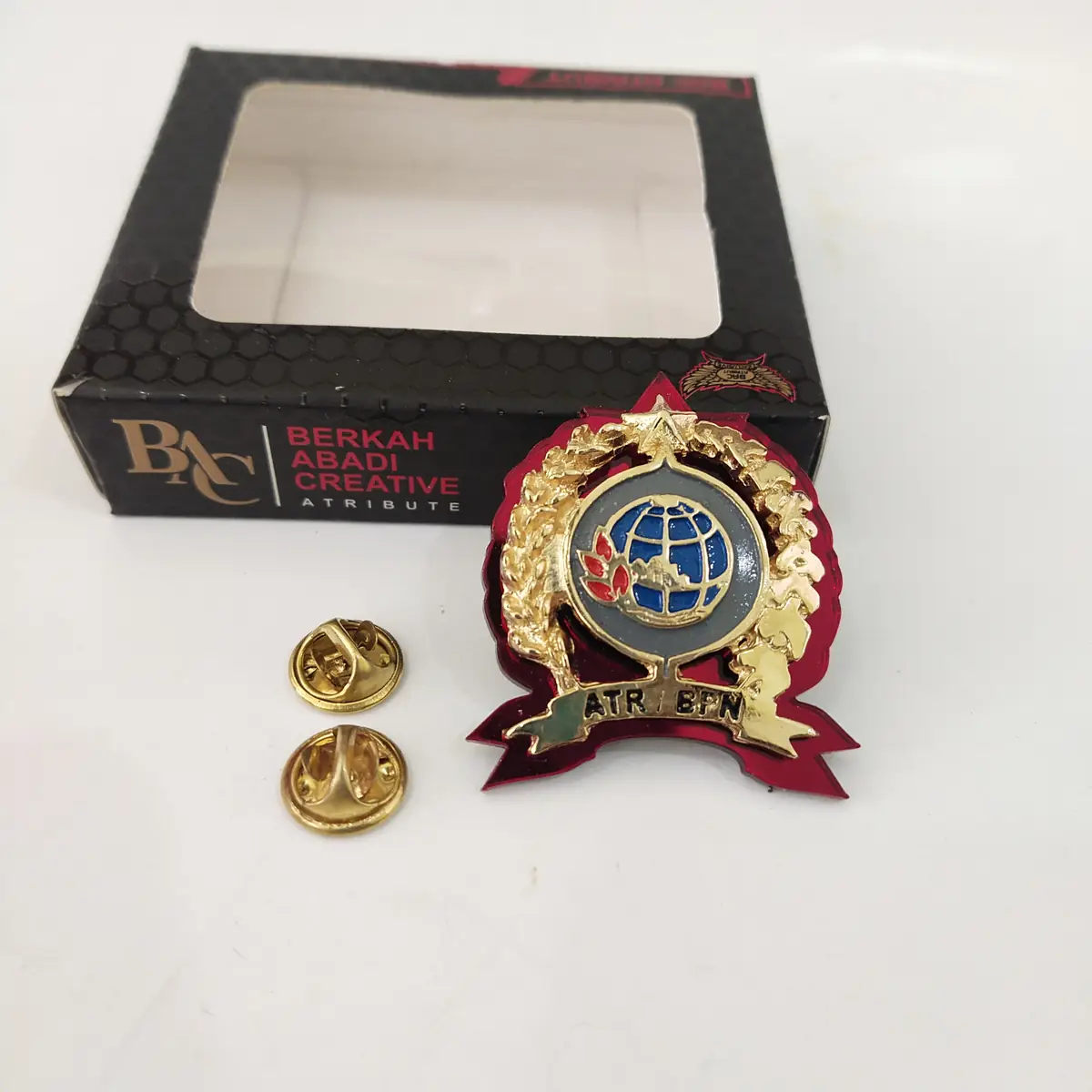 Foto Pin BPN Warna Abu