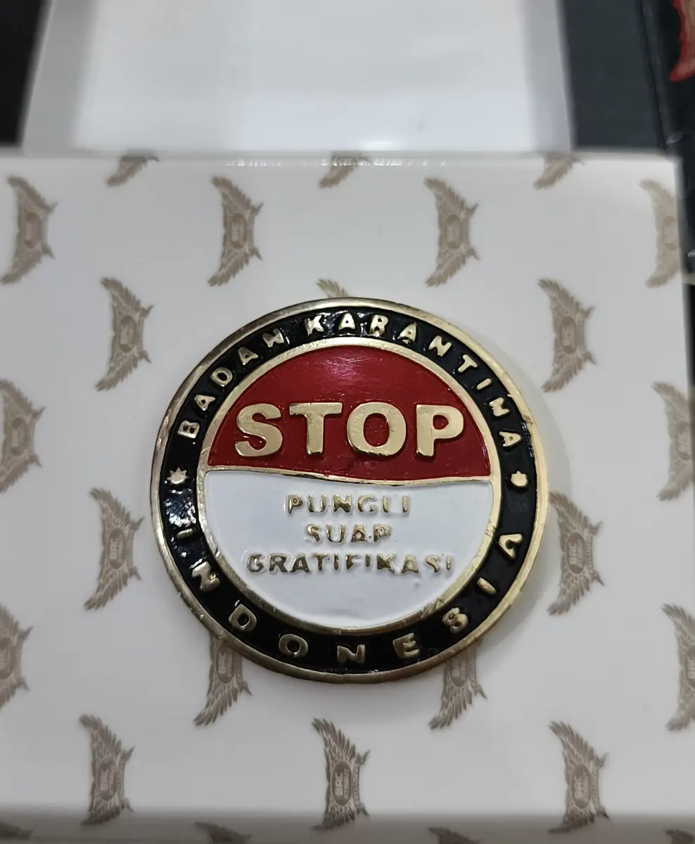 Foto Pin Stop Pungli Barantin