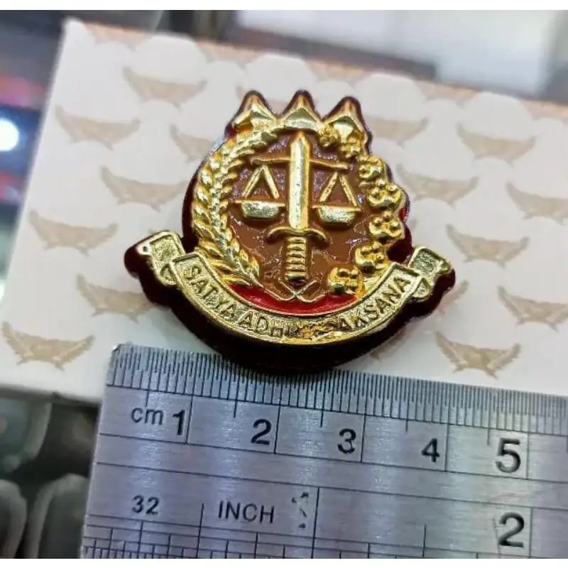 Foto Pin Jaksa Warna Coklat