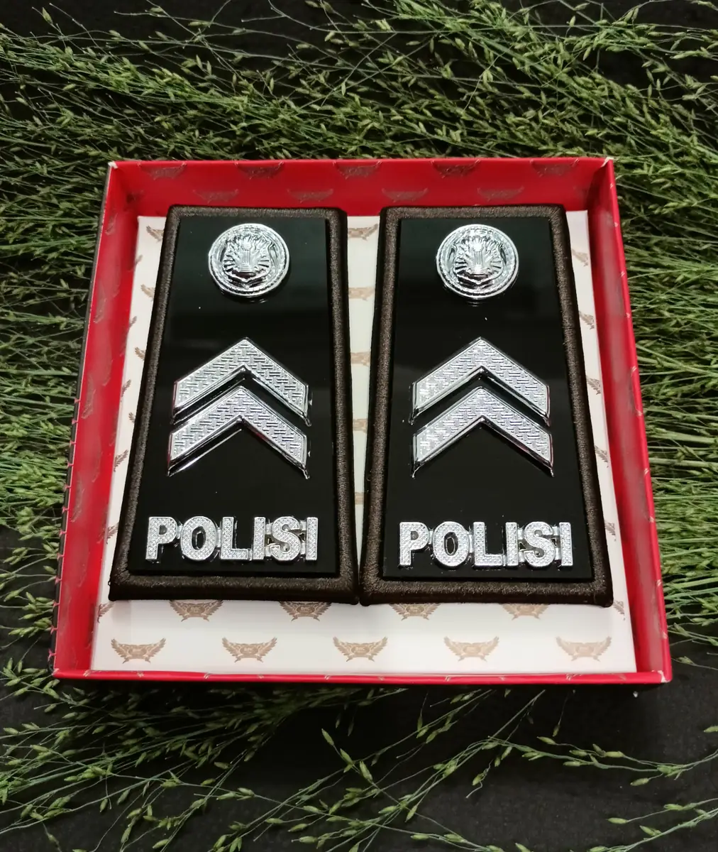 Foto PDH Polisi Briptu Motif LB