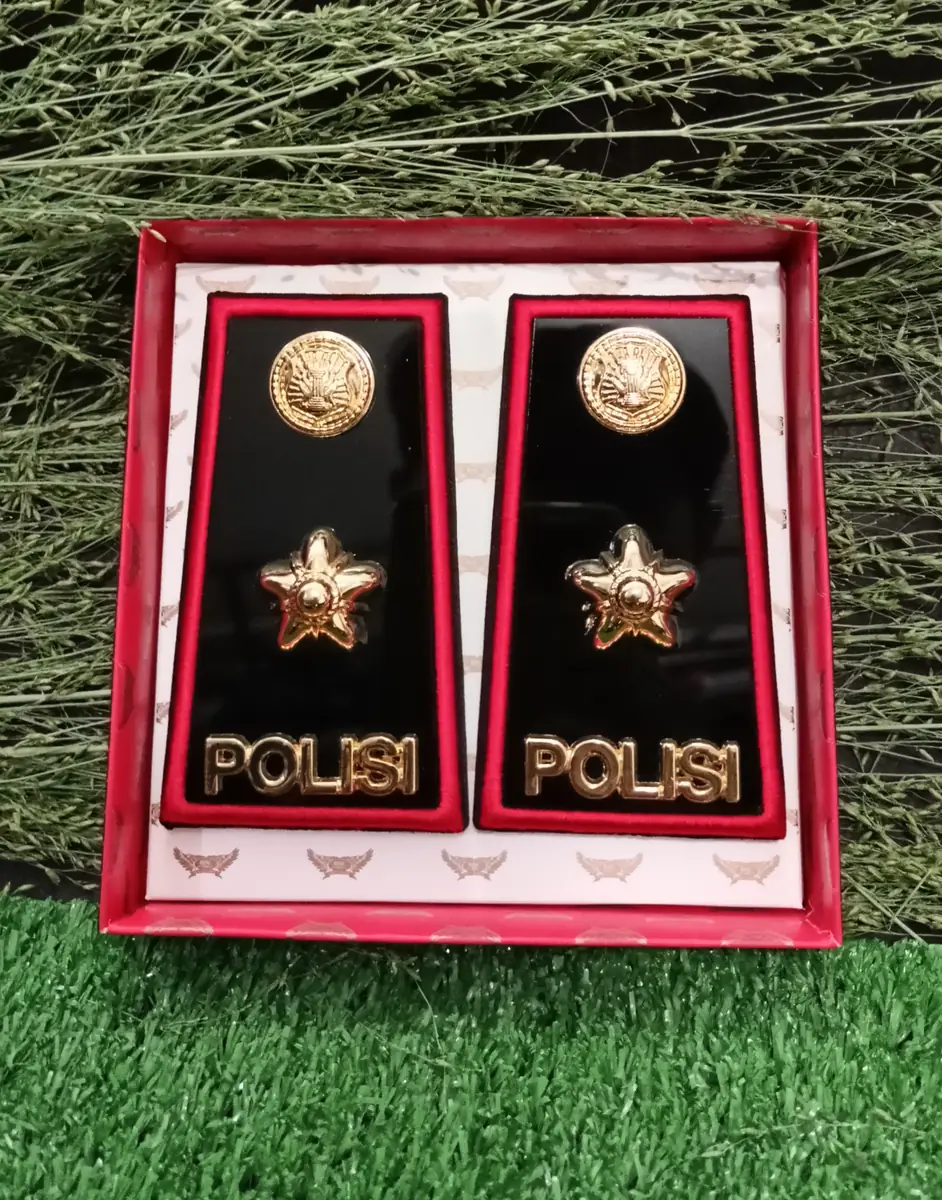 Foto PDH Polisi Kompol LM
