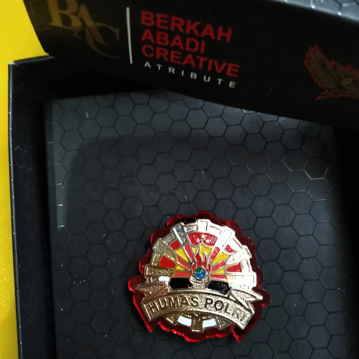 Foto Pin Humas Polri