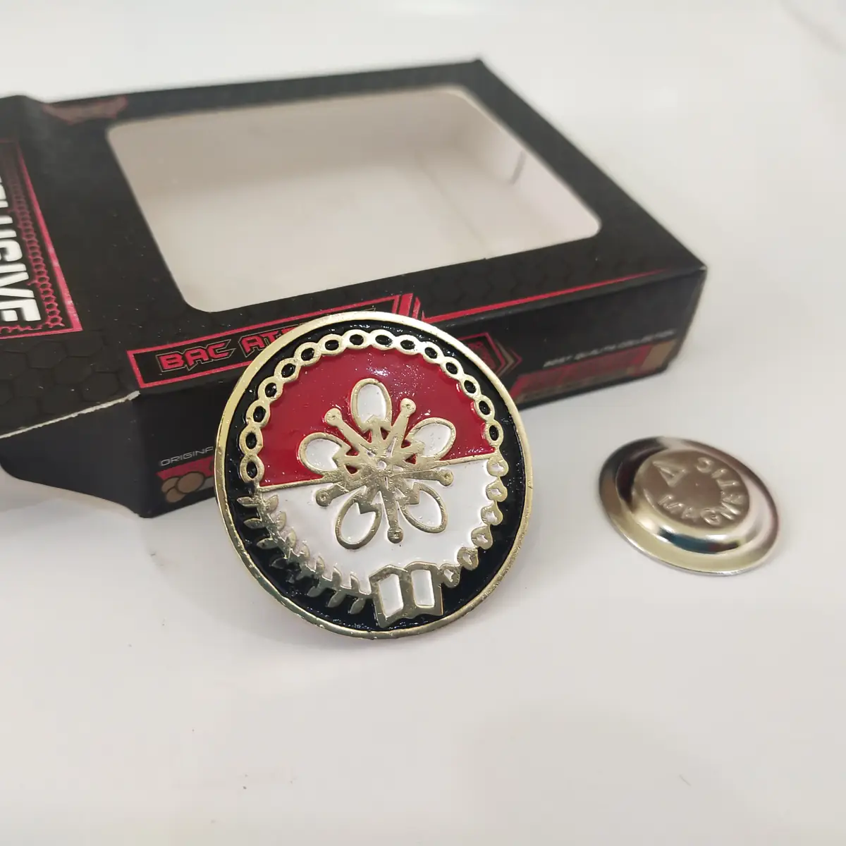 Foto Pin Polisi Darma Wanita